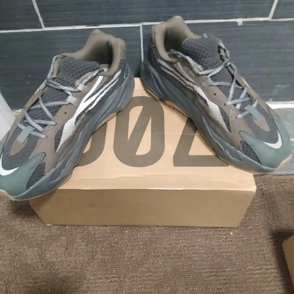 YEEZY BOOST 700 GEODE